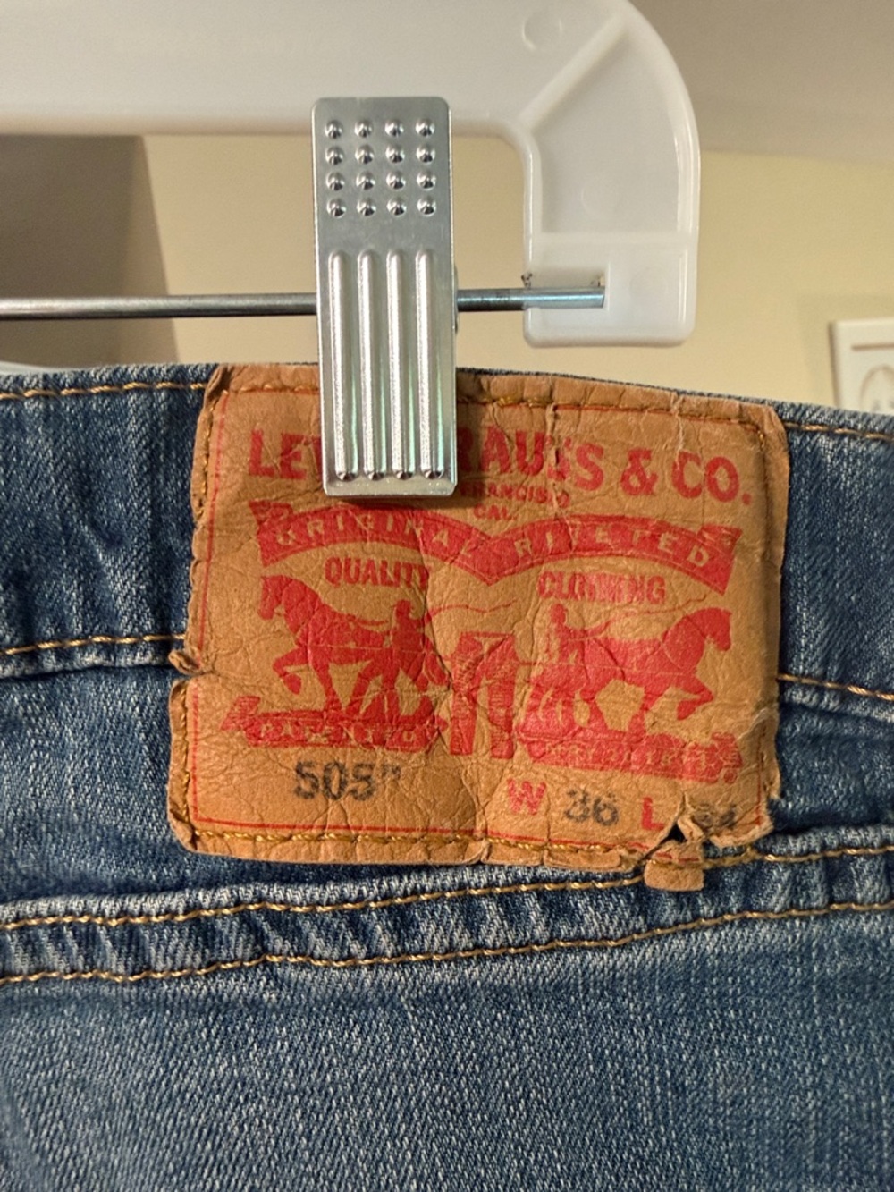 Levi's Men's Light Blue Straight Denim Jeans - Picture 5 of 8